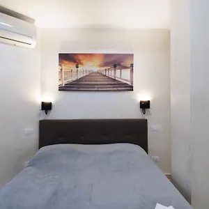 Roma Marine House Guest house